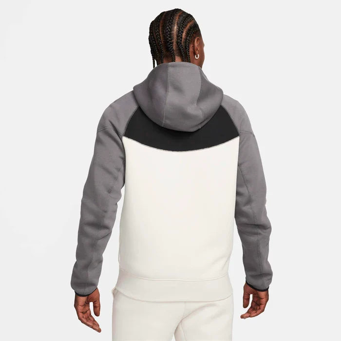Nike Tech Fleece- Light Orewood Brown 3