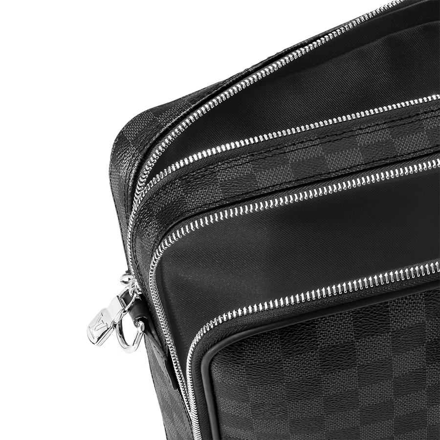 LOUIS VUITTON Porte Documents Voyage 4